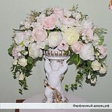 Цветочная композиция Розовый каскад с кашпо "Ангел"